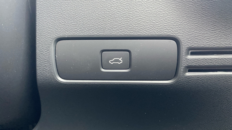 Volvo XC40 2.0 B3P Plus Black Edition 5dr Auto Petrol Estate